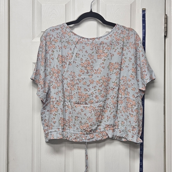 Juniors SHort Sleeve Top - Picture 5 of 5